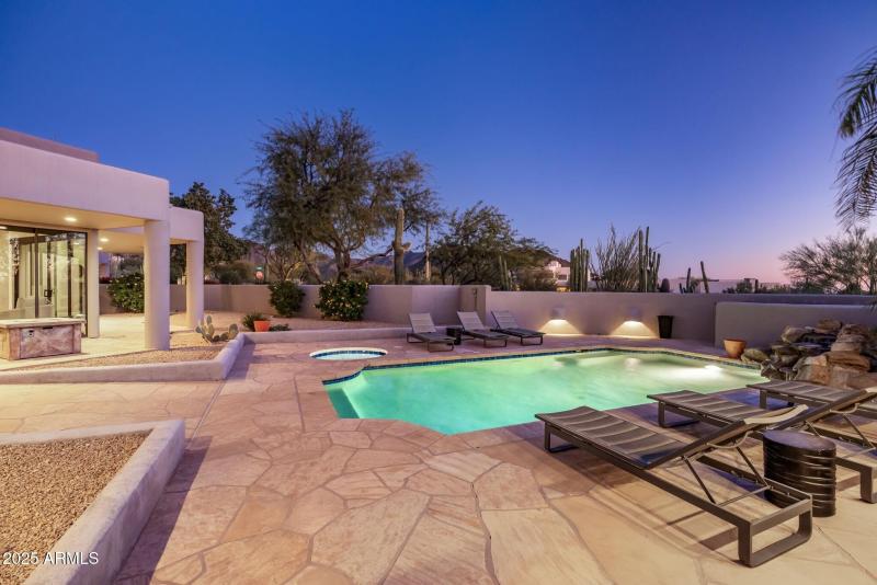 066_Pool City Light Views