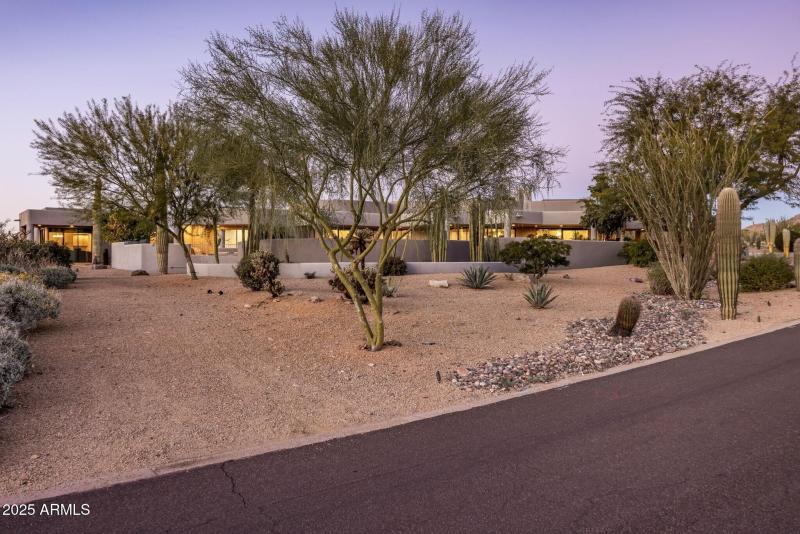 068_Exterior Landscape