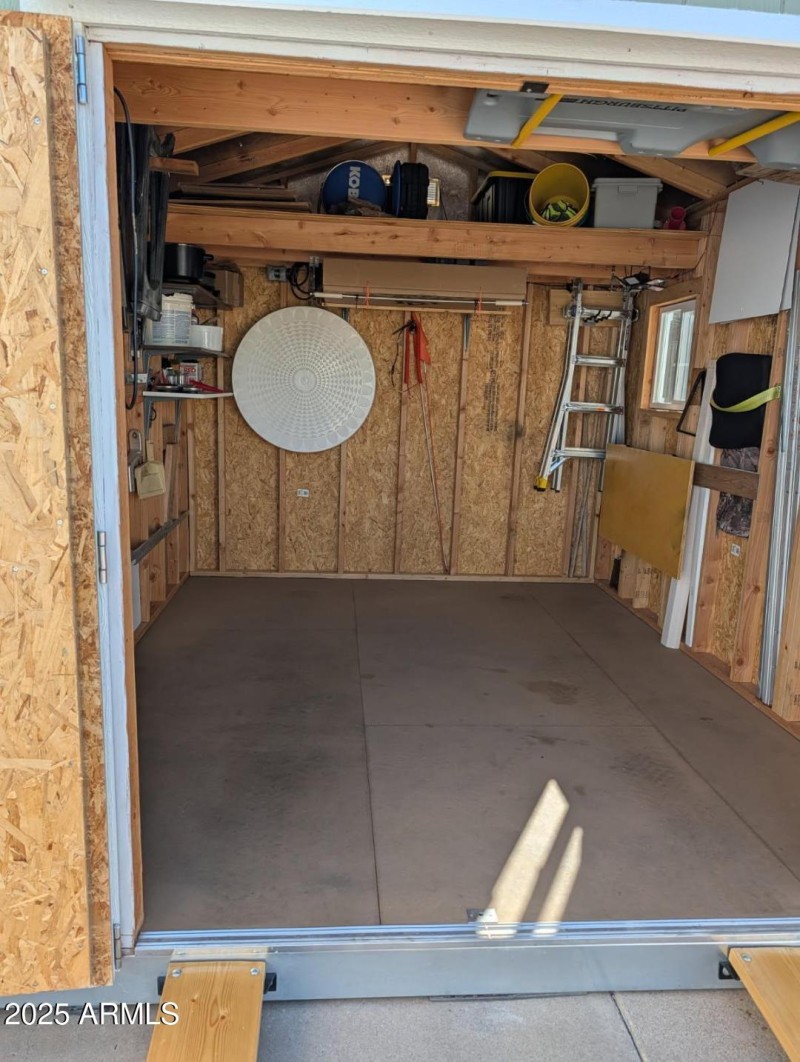 207 hedge shed inside