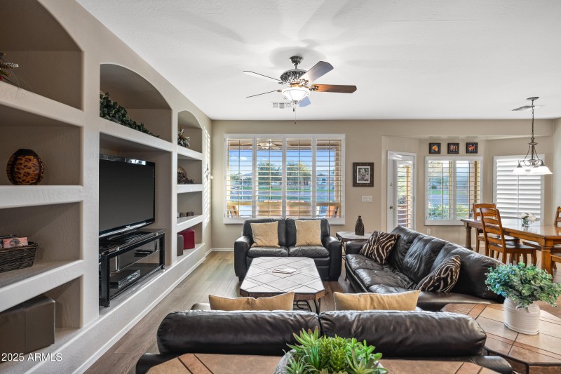 42457 W Candyland Pl-10