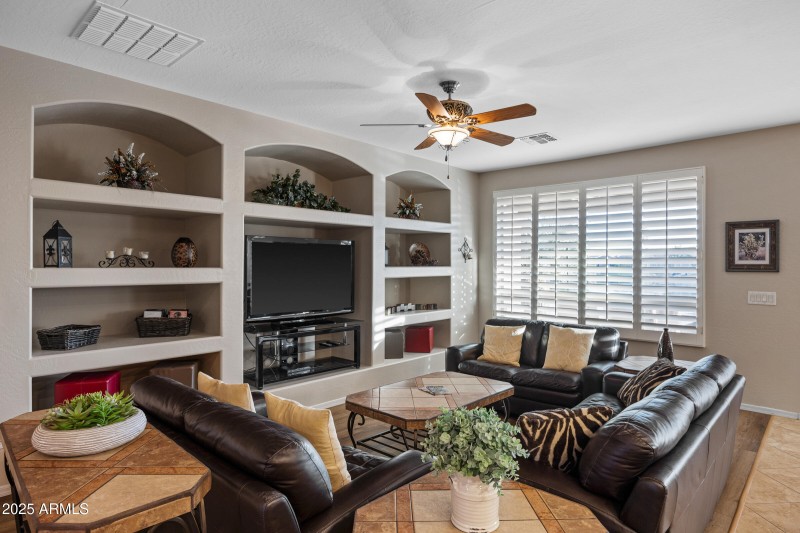 42457 W Candyland Pl-11