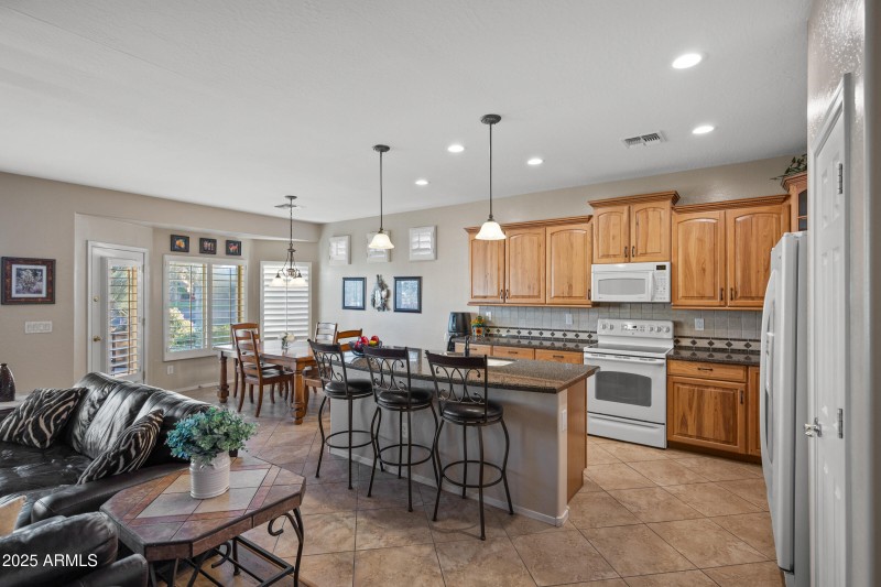 42457 W Candyland Pl-14