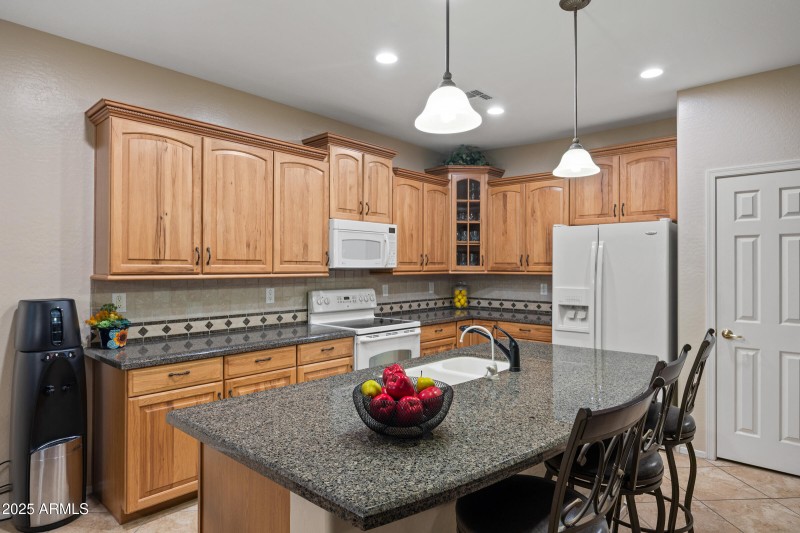 42457 W Candyland Pl-15