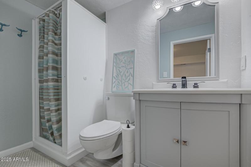 Guest Quarters - Bathroom