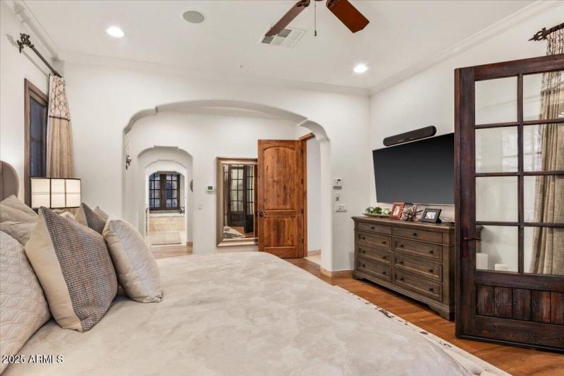 23-Primary Suite Details