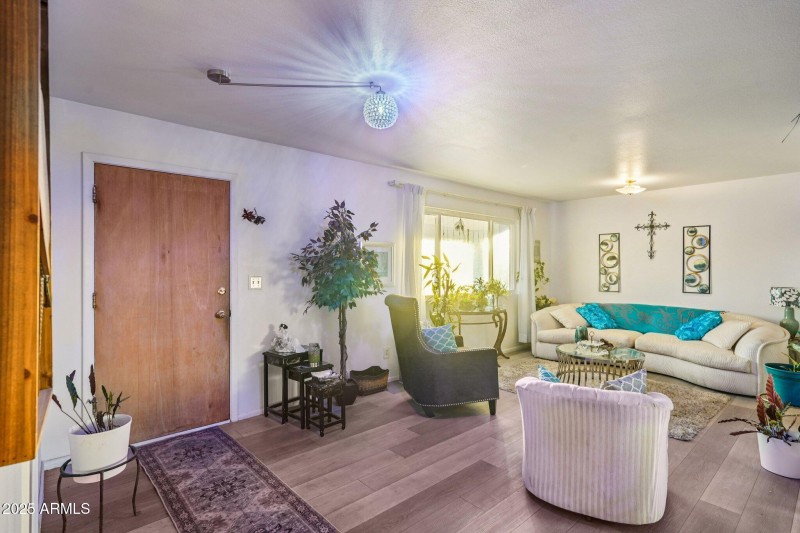 11-web-or-mls-W Connecticut Ave-S2511-00