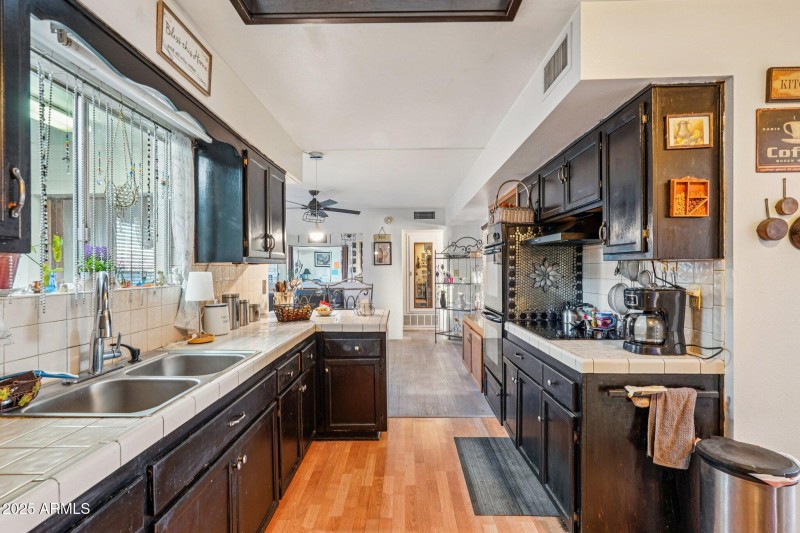 16-web-or-mls-W Connecticut Ave-S2511-01