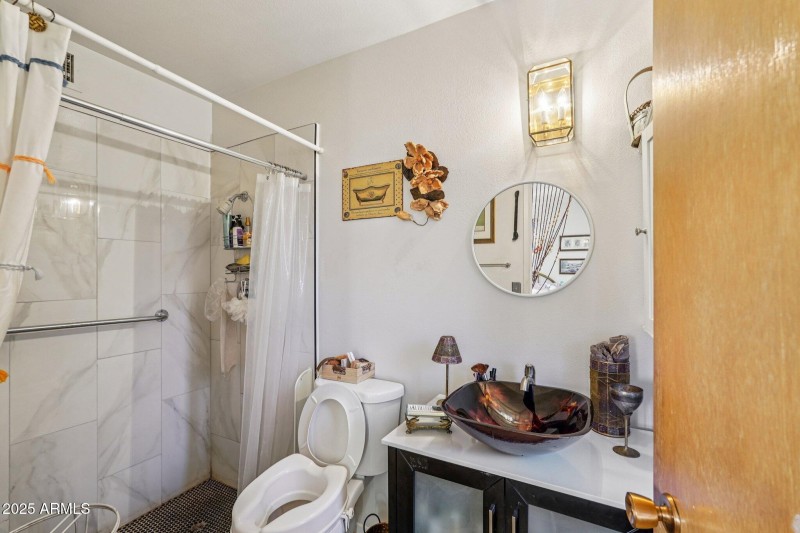 23-web-or-mls-W Connecticut Ave-S2511-02