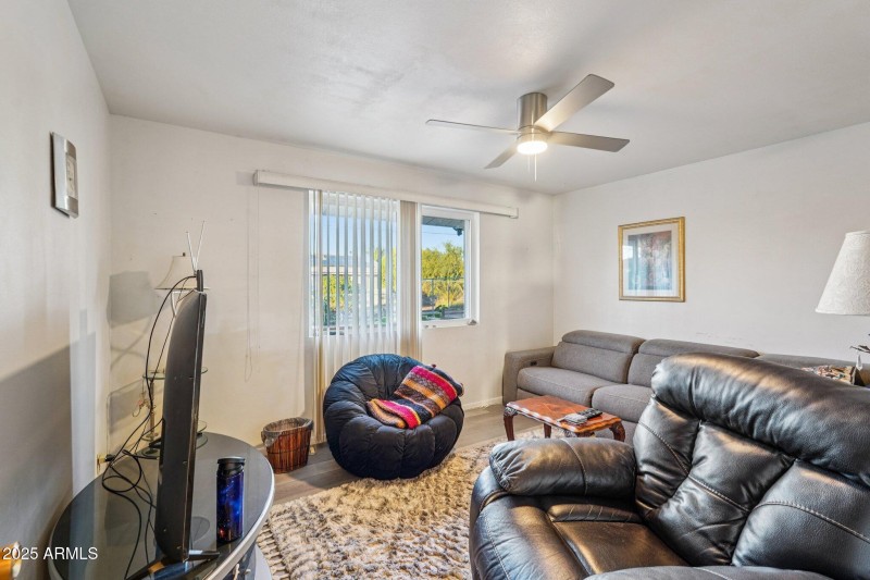 24-web-or-mls-W Connecticut Ave-S2511-02