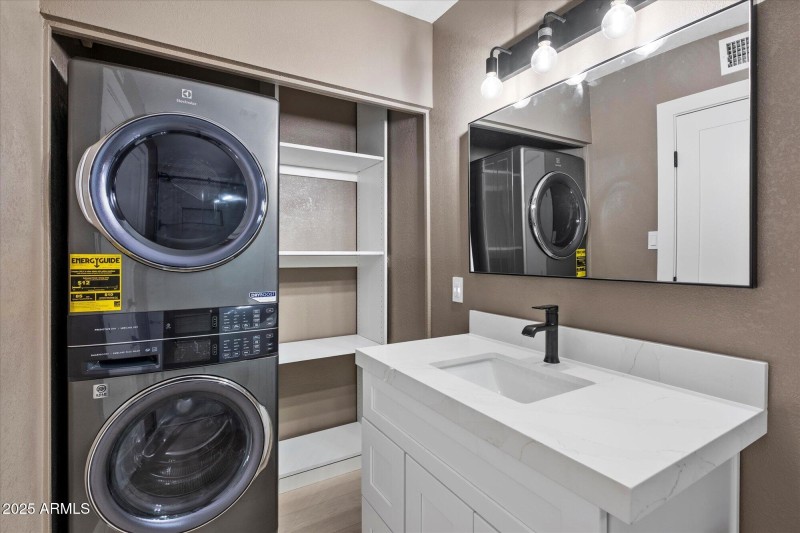 Washer/Dryer Included