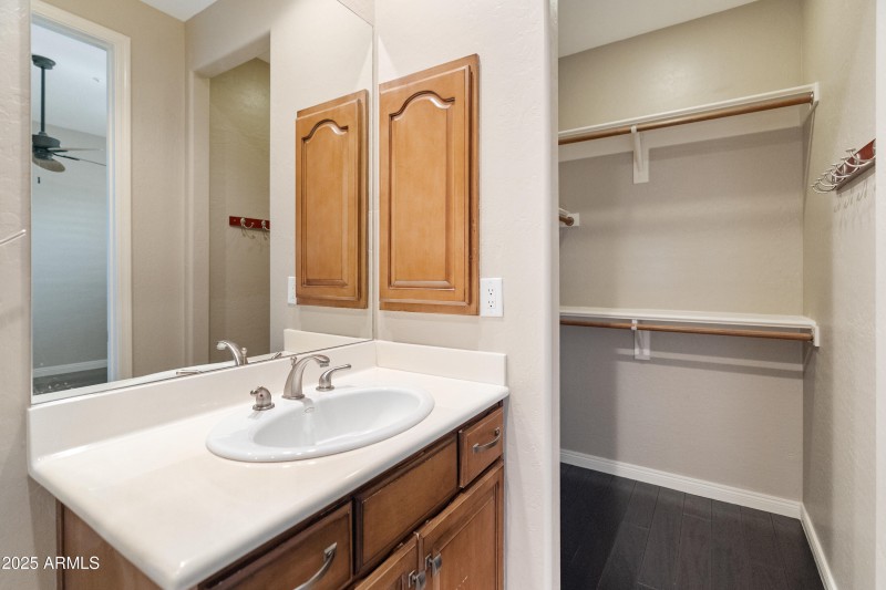 en-suite 2 bath and closet - Copy