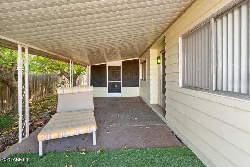 03-Front Covered Patio