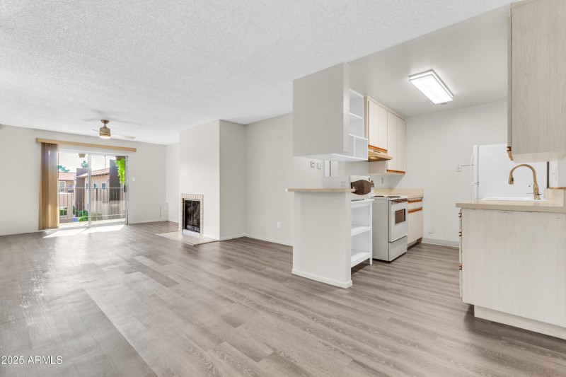 5525 E Thomas Rd F9-11