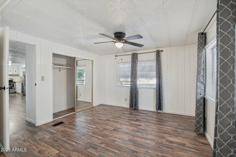 10-web-or-mls-E Broadway Rd-S0412-010