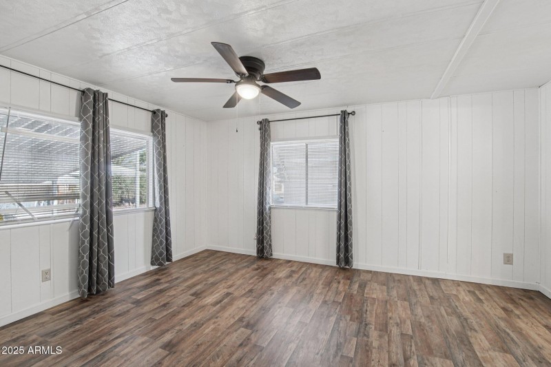 12-web-or-mls-E Broadway Rd-S0412-012