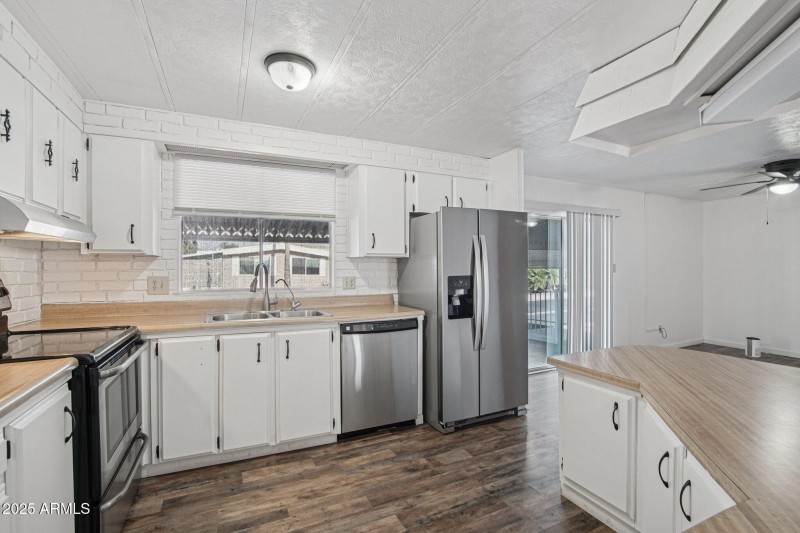 17-web-or-mls-E Broadway Rd-S0412-017