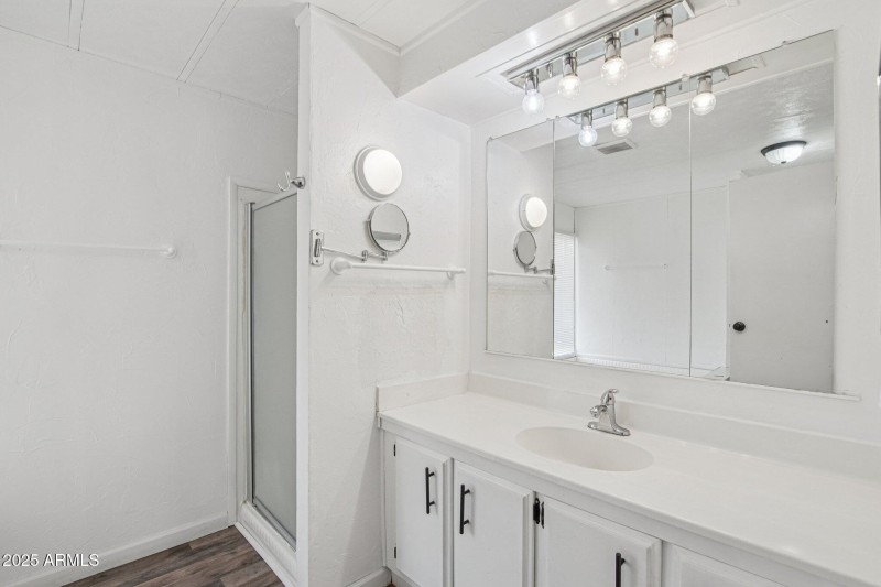 20-web-or-mls-E Broadway Rd-S0412-020