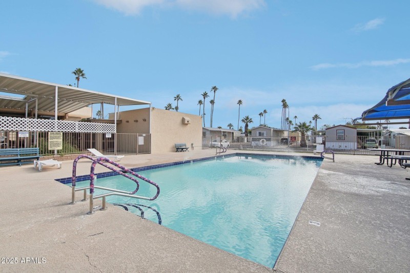 26-web-or-mls-E Broadway Rd-0412-902