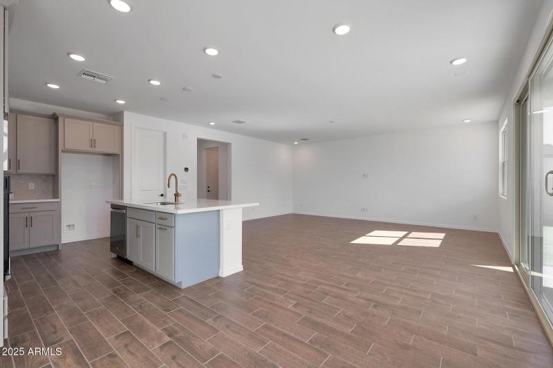 PHX_Pinnacle_Lot 2084_Lagoon_4153_dining