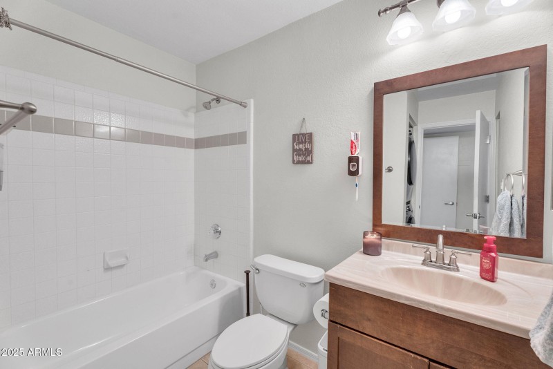 21-web-or-mls-16528 E Gunsight Dr 104 -