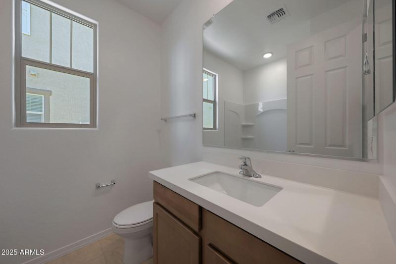 PHX_Empire_Lot 9069_Brandy_23009_bath2