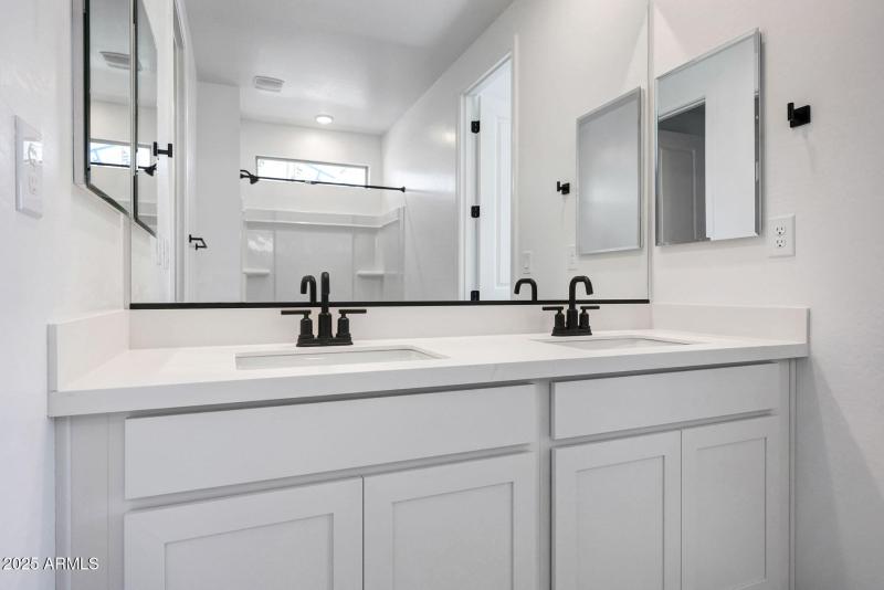 PHX_Tyler_Lot 2034_Cobalt_24180_bath2