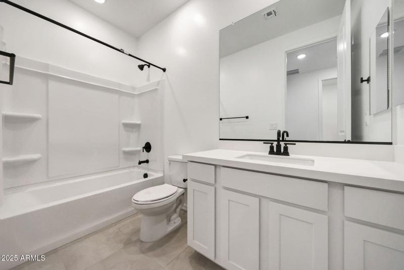 PHX_Tyler_Lot 2034_Cobalt_24180_bath3