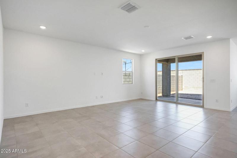 PHX_Tyler_Lot 2034_Cobalt_24180_Greatroo