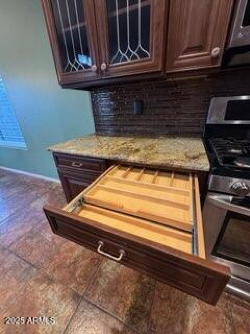 Built in drawer organizer