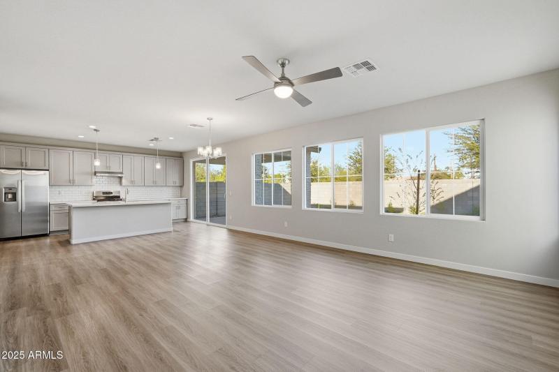 6568 N 15TH DR, Phoenix, AZ 85015