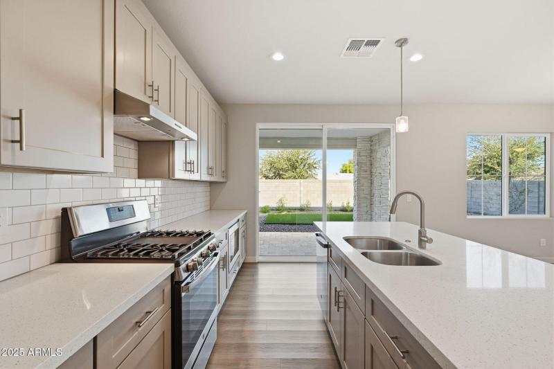 6568 N 15TH DR, Phoenix, AZ 85015