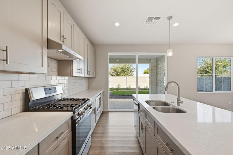 6568 N 15TH DR, Phoenix, AZ 85015