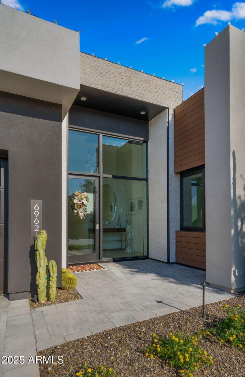 11-web-or-mls-Front yard1