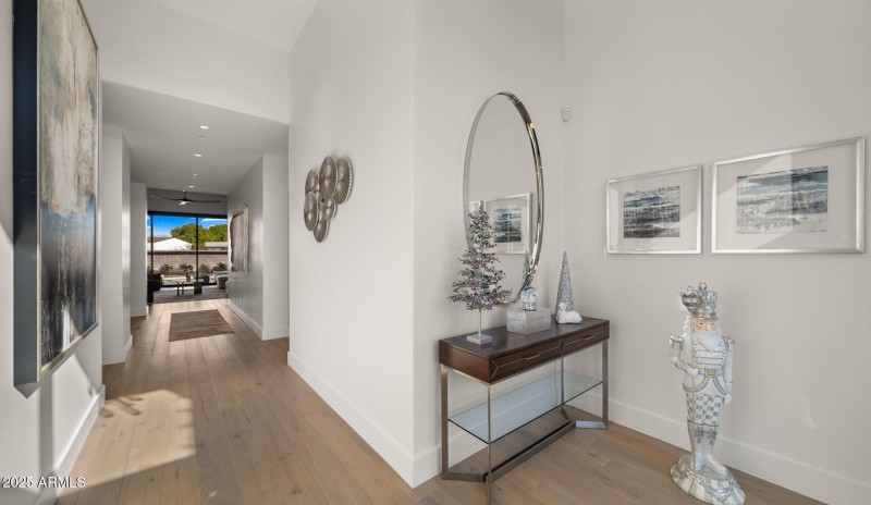 14-web-or-mls-Foyer1