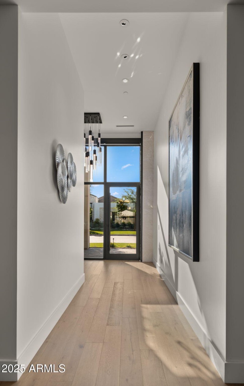 15-web-or-mls-Foyer2