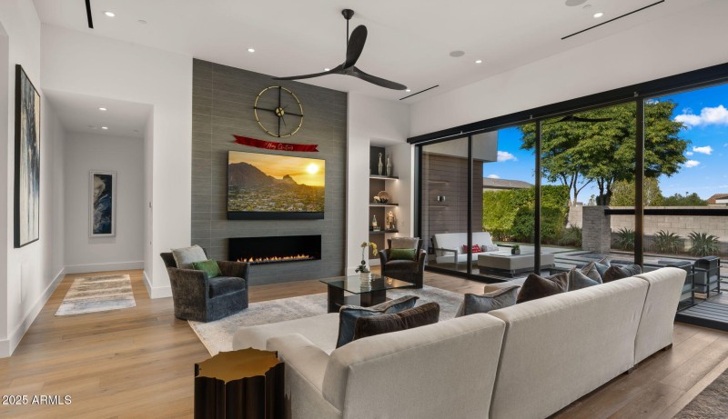 20-web-or-mls-Great Room4