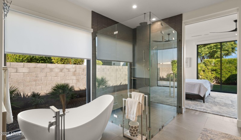 51-web-or-mls-Primary Bedroom5