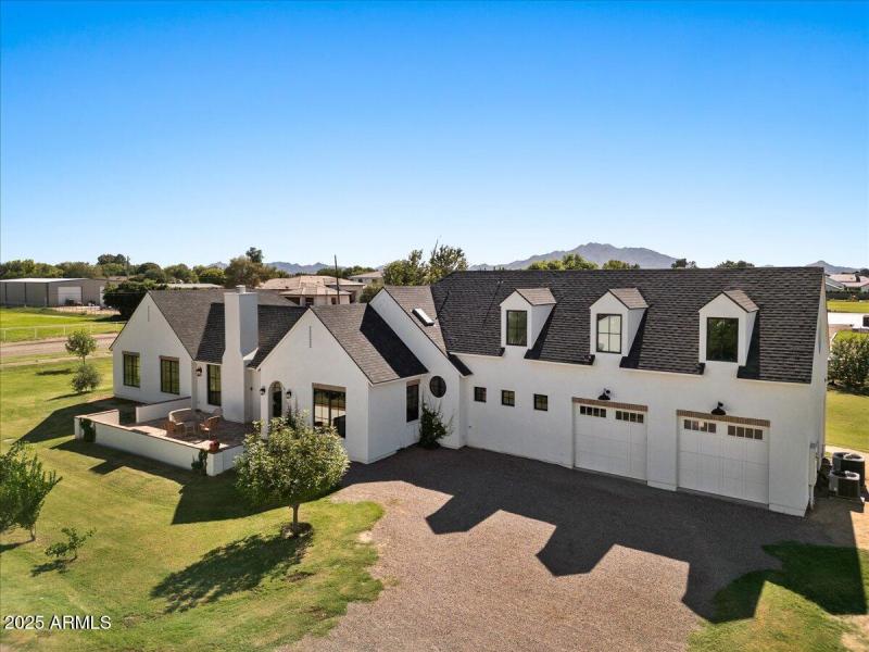 04-Aerial front of home