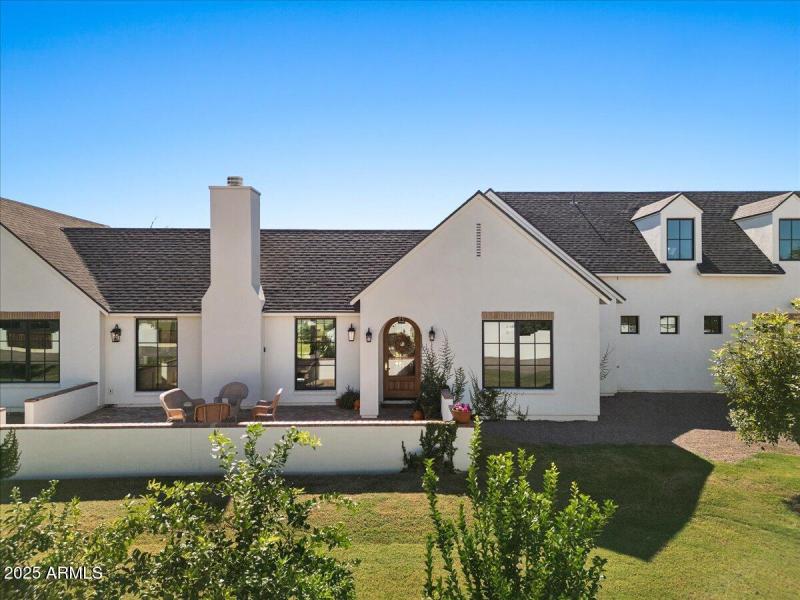 05-Aerial front of home