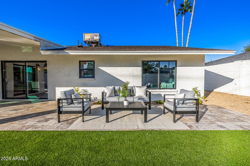 Extensive Travertine Decking