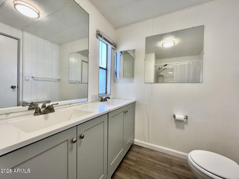 Full bath & double sinks