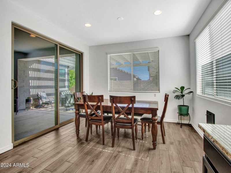 Breakfast Nook / Dining Room