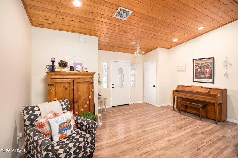 5845 N Bentley Drive - 04