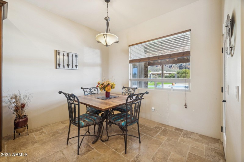 Eat in kitchen w/Views