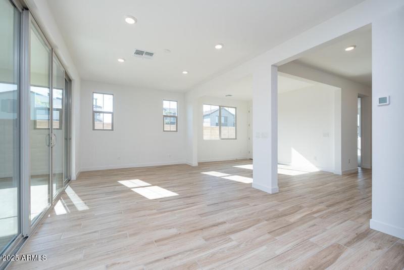 Tri Pointe Waterston Central 110 - Dinin