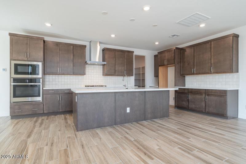 Tri Pointe Waterston Central 110 - Kitch