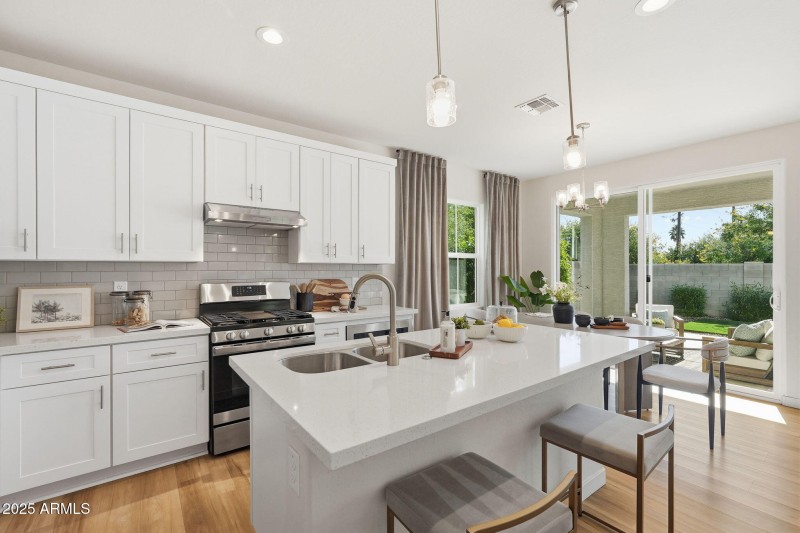 1511 W SIERRA VISTA DR