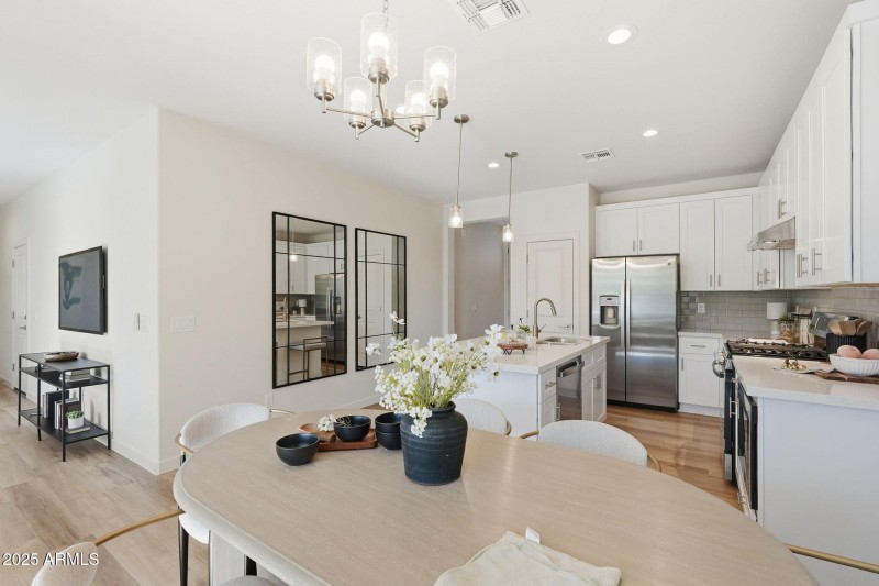 1511 W SIERRA VISTA DR