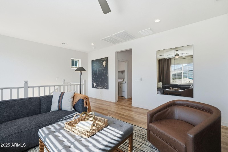 1511 W SIERRA VISTA DR