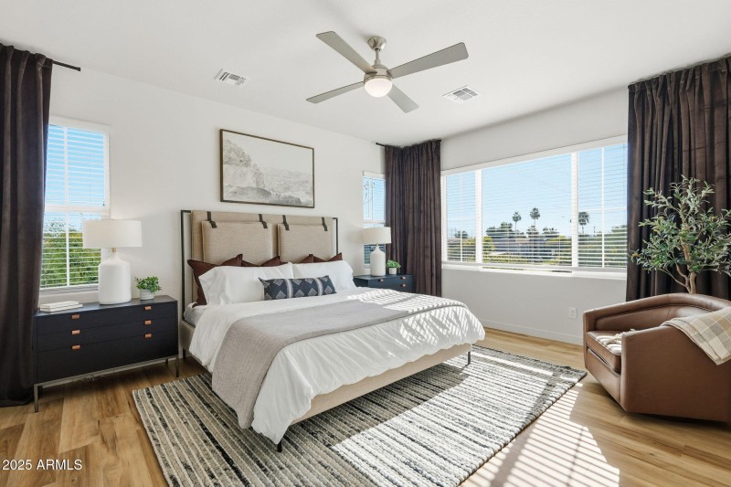 1511 W SIERRA VISTA DR